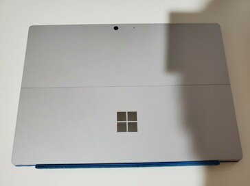Échantillon d'ingénierie de Surface Pro 8. (Source de l'image : eBay)