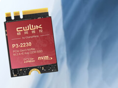 Le CWWK SSD. Image promotionnelle avec un dégradé bleu-blanc en arrière-plan