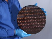IBM intègre 50 milliards de transistors dans chaque puce de la taille d'un ongle. (Image Source : IBM)