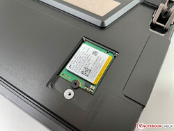 Le SSD compact M.2-2230 peut être remplacé.