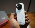 L'Insta360 X5 Satin White Limited Edition (Image : Abhinav Fating/Notebookcheck)