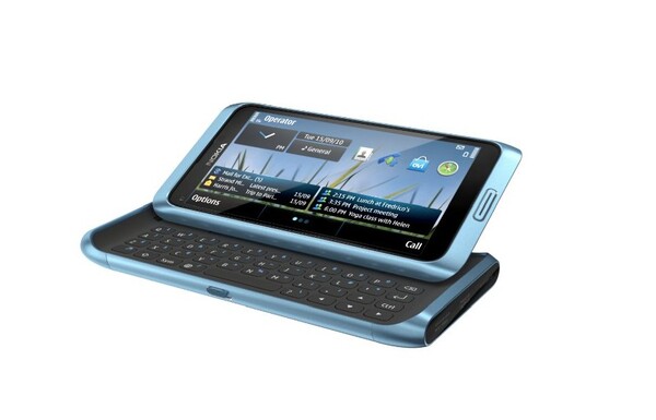Le Nokia E7 a été lancé avec Symbian^3 mais a été mis à jour avec le système d'exploitation Nokia Belle. (Source de l'image : Nokia via Facebook)