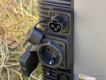 Sortie AC + prise hors réseau