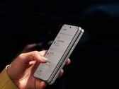 Applele premier appareil pliable d'OPPO semble avoir une taille similaire à celle du Find N2 d'OPPO. (Source de l'image : OPPO)