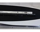 La PS5 avec lecteur de disque semble particulièrement trapue quand on la regarde de la base. (Source de l'image : NCC via MySmartPrice)