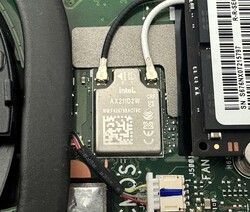 La carte Intel Wi-Fi 6E AX211 est soudée sur la carte mère