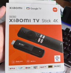 Le Xiaomi TV Stick 4K (2nd Gen) en chair et en os. (Source de l&#039;image : Aliexpress)