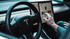 Tesla affirme que ses fonctions de conduite automatisée rendent ses véhicules plus sûrs et plus confortables. (Source de l&#039;image : Tesla)