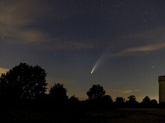 Image montrant la comète Neowise lors de son passage proche du soleil. (Source de l&#039;image : TheOtherKev - Pixabay)