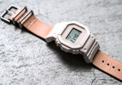 La toute première collaboration Casio x Hender Scheme de 2017 - la DW-5600HS-4JF (photo). (Source de l&#039;image : Designboom)