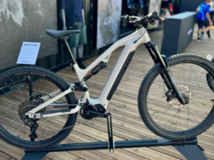 Le vélo électrique 2024 Decathlon Rockrider E-FEEL 700S est le modèle le moins cher de la nouvelle gamme. (Source de l&#039;image : Rockrider)