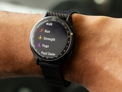 Les smartwatches Garmin Approach S44 et S50 (photo) reçoivent une nouvelle mise à jour stable. (Source de l'image : Garmin)