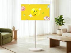 La dernière Smart TV de LG intègre un écran 4K de 32 pouces sur un support particulièrement haut.