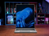 Le Lenovo ThinkBook Concept Flip avec son écran pliable entièrement déployé. (Source de l'image : Lenovo)