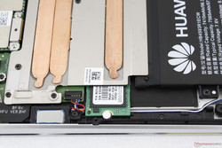 Le SSD M.2 peut être glissé sous le caloduc pour une mise à niveau.
