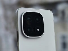 Revue du Vivo iQOO 15. (Source de l'image : Marcus Herbrich)