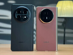 L&#039;Oppo Find N5 et le Honor Magic V5 de gauche à droite. (Source de l&#039;image : Kingmi Mobile - édité)