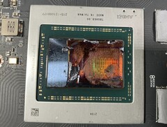 Puce du GPU fissurée (Image Source : KrisFix-Germany)