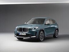La BMW iX1 eDrive20 est un modèle moins cher de la gamme iX1. (Source de l'image : BMW)