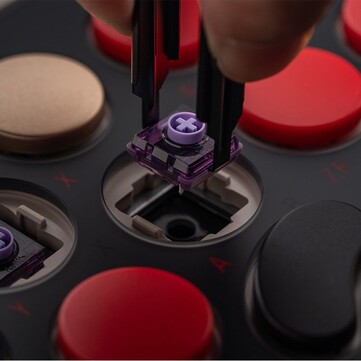 Le 8BitDo Upgrade Kit for Arcade Controller est livré avec 16 interrupteurs linéaires Kailh Purple Glede