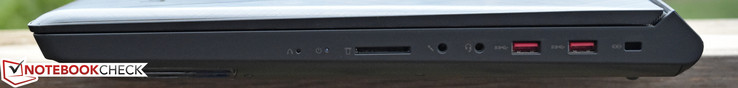 Côté droit: Bouton de récupération Lenovo, lecteur de carte SD 6-en-1, entrée Microphone, prise jack 3,5 mm, USB 3.0 x 2, slot de verrouillage Kensington