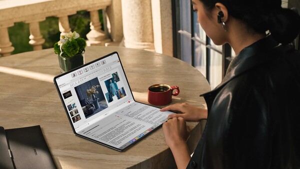 Le Huawei MateBook Fold peut être utilisé sans clavier physique. (Source de l'image : Huawei)