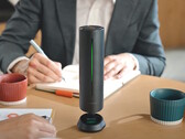 Le haut-parleur Insta360 Wave peut créer des résumés et des transcriptions de réunions de bureau, et éventuellement répondre à des questions sur les réunions à l'aide de l'IA. (Source de l'image : Insta360)