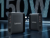 Le chargeur rapide de 150 W dispose de trois ports USB-C. Sur la photo : une image promotionnelle présentant le design de l'adaptateur.