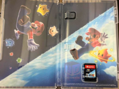L&#039;illustration intérieure de la cartouche Switch de l&#039;offre groupée Super Mario Galaxy 1+2 (source d&#039;image : ForeverPhysical X)