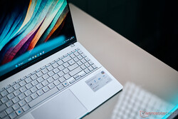 Critique du Asus Vivobook S 15 OLED. Appareil de test fourni par Asus Allemagne.