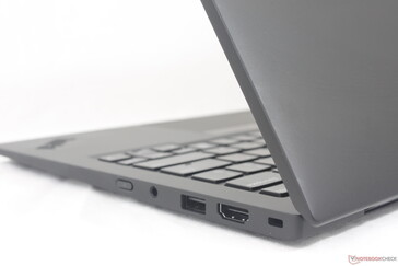 Toute la surface de l'ordinateur portable, y compris le clavier et le pavé tactile, est un aimant à empreintes digitales