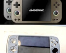 Le RG477M et le KT-R1S de haut en bas (Source de l'image : via Joey's Retro Handhelds &amp; Nittrx)