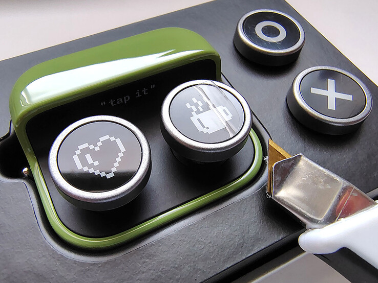Retrait du film de protection des boutons.