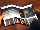Le Huawei Mate XT Ultimate Design (photo) est proposé au prix de 3 499 euros. (Source de l'image : Huawei)