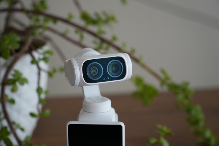 L'Insta360 Luna Ultra est équipée d'un double objectif Leica