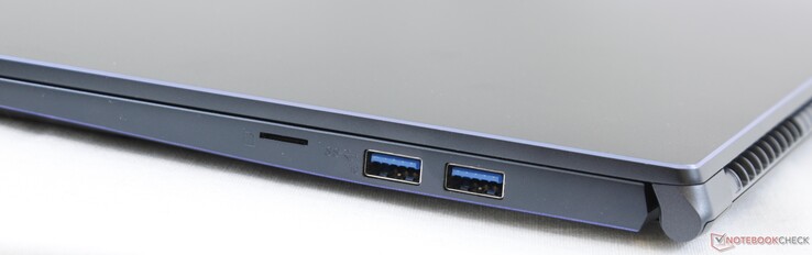 Côté droit : lecteur de carte micro SD, 2 USB A 3.2 Gen. 1.