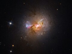 Image montrant la galaxie naine à flambée d'étoiles Henize 2-10.