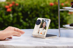 Le Find N3 Flip dans sa finition Or Crème. (Source de l'image : Oppo)