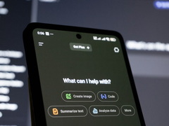 Selon l'étude en question, le polonais arrive en tête de toutes les langues avec une précision moyenne de 88 % sur les échelles de contexte long. L'anglais se classe au sixième rang sur cette échelle. Photo : une image de stock de ChatGPT mobile. (Source de l'image : Zulfugar Karimov sur Unsplash)