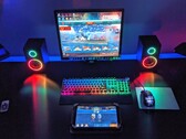 Bureau de jeu Genesis Holm 510 RGB avec haut-parleurs Helium 300BT ARGB et clavier Thor 400 RGB (Source : Own)