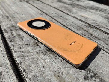 Honor X9b face arrière (Source de l'image : Darryl Linington - NoteBookCheck)