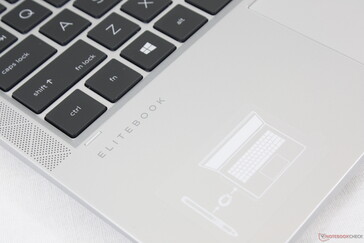 Les mêmes matériaux en alliage métallique que sur l'EliteBook x360 1040 G5 pour une texture et une qualité de fabrication similaires