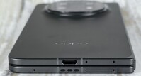 Face inférieure du boîtier (microphone, port USB, haut-parleur, microphone, emplacement SIM)