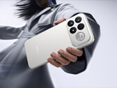 Le Redmi K100 Pro Max est équipé d'un système de haut-parleurs 2.1 canaux avec la technologie Sound by Bose. Sur la photo : une image promotionnelle du téléphone montrant sa face arrière.