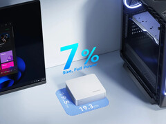 Minisforum présente le M1-1295 dans un boîtier argenté simple qui mesure 195 x 193 x 51,9 mm et pèse 1,12 kg. (Source de l'image : Minisforum)