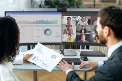 Le Philips 49B2U6903CH équivaut à une paire de moniteurs 27 pouces et 16:9 placés l&#039;un à côté de l&#039;autre. (Source de l&#039;image : Philips)