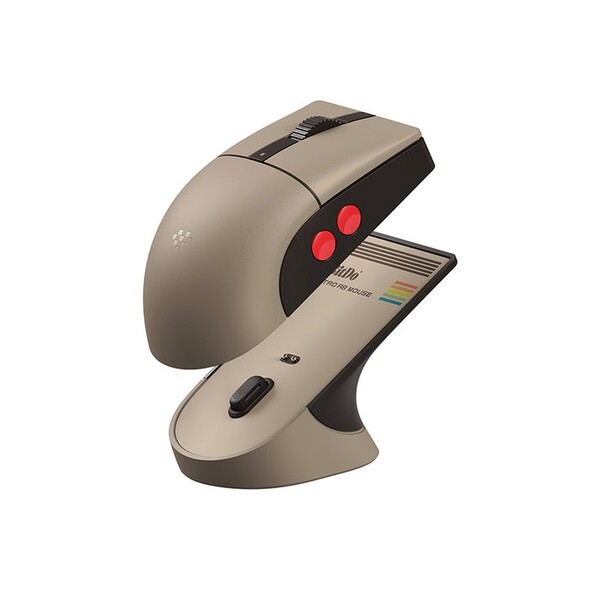 La 8BitDo Retro R8 Mouse C64 Edition a le même prix que les éditions NES et Xbox.