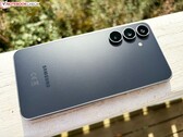 Le successeur du Samsung Galaxy S25 FE illustré ne devrait présenter que très peu de changements au niveau de son design.