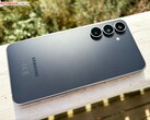 Le successeur du Samsung Galaxy S25 FE illustré ne devrait présenter que très peu de changements au niveau de son design.