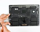 Le MacBook Pro Apple M5 n'a bénéficié que d'améliorations minimes en matière de réparation. (Source de l'image : iFixit)